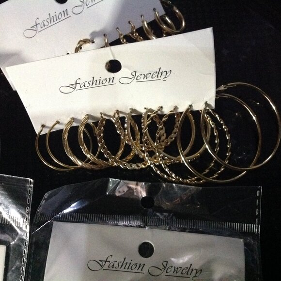 32 Pair Lot of Retro Gold Tone Pierced Hoop Earrings - Picture 3 of 8